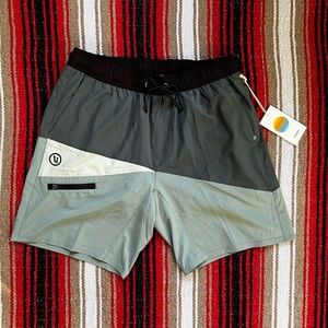 Vuori Colorblock Kore Short - Smoked Beryl / Stormy / Vapor 🏔️